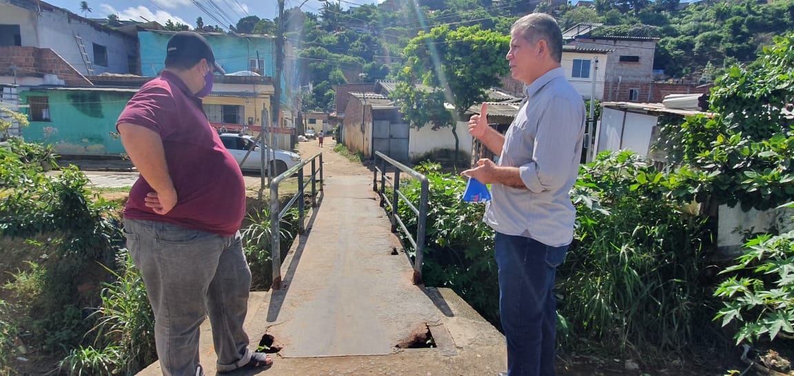 Passarela precisa ser recuperada no Brejo da Guabiraba