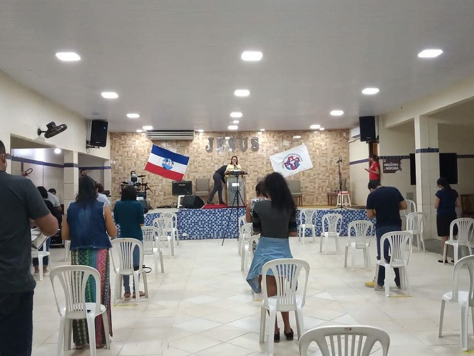 Agradeço pela reabertura das igrejas